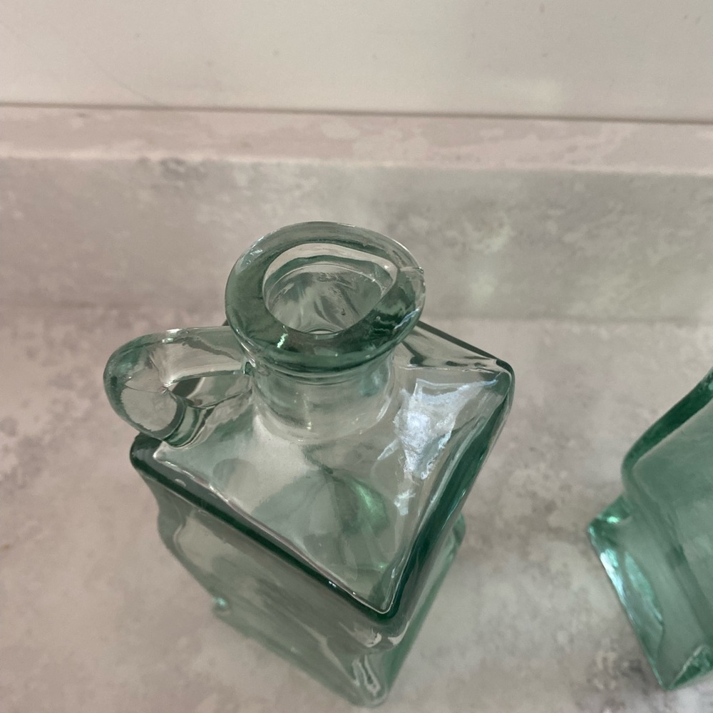 Wavy interlocking glass bottles - Picture 7 of 8